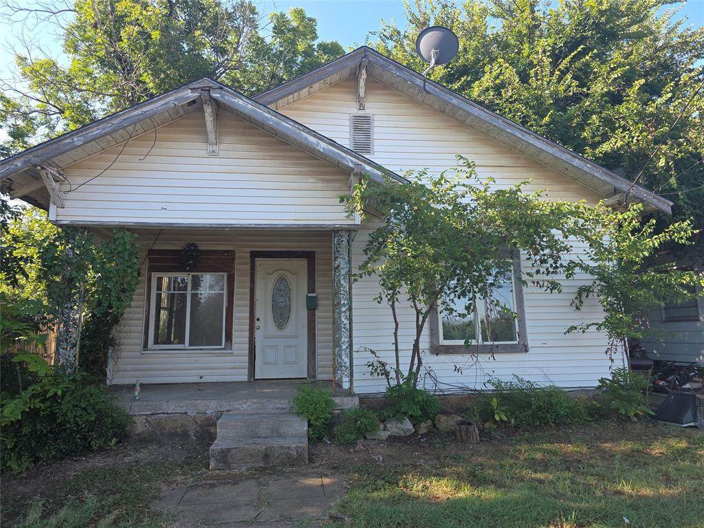 905 Walker Street - Photo 1
