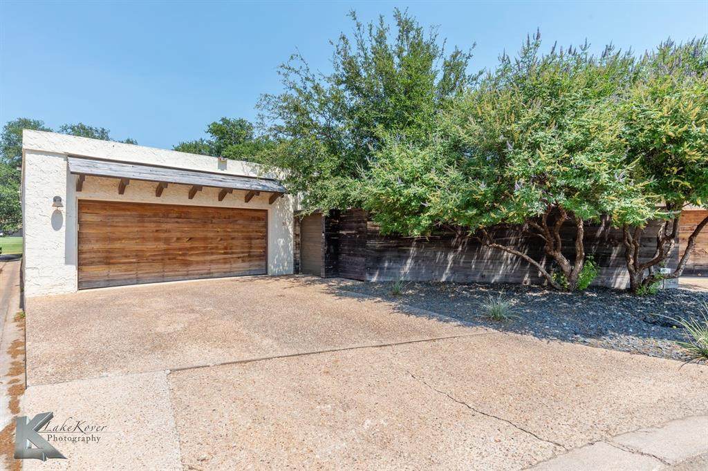 33 Tamarisk Circle - Photo 1