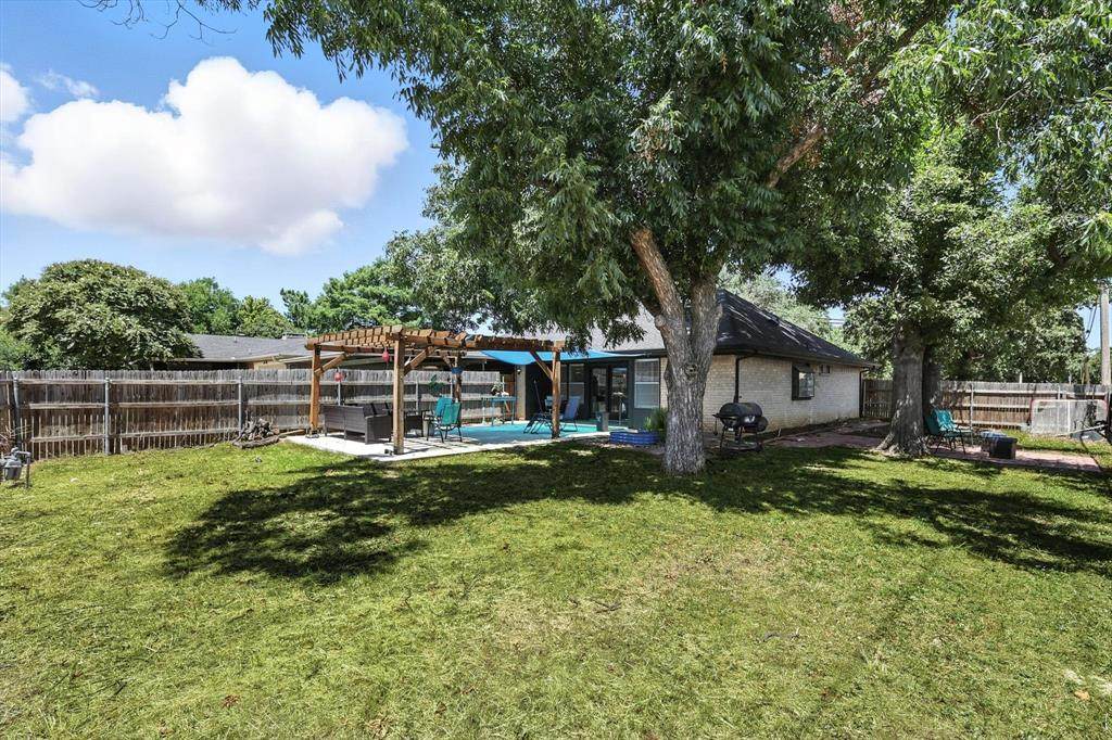 1002 Kingston Drive - Photo 1