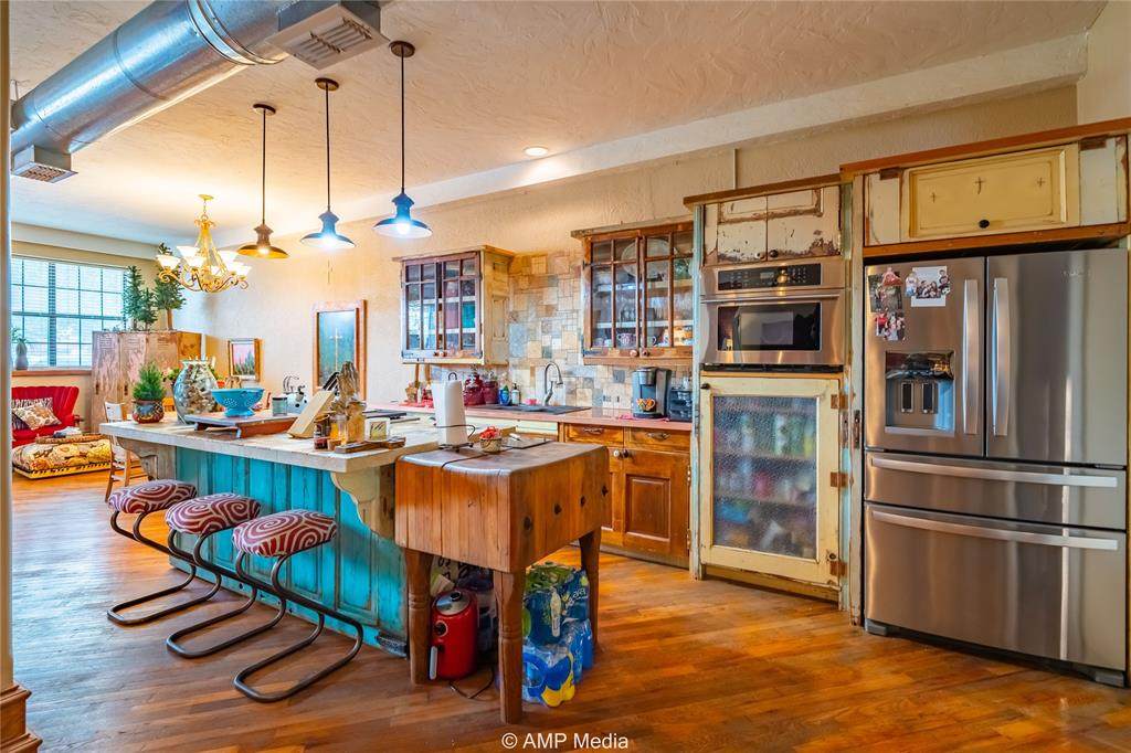 1128 Court Plaza - Photo 1