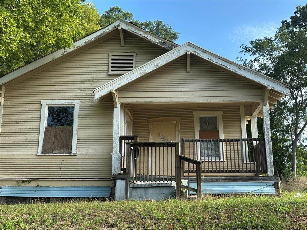 2828 Jackson Street - Photo 1