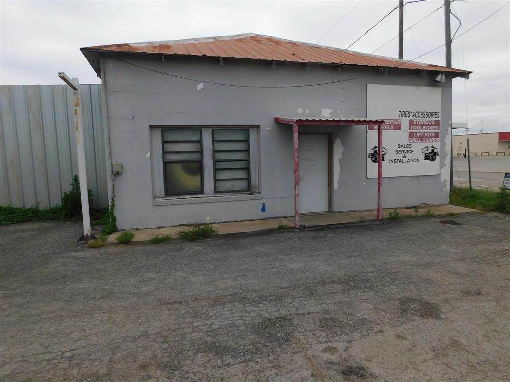 1417 N Neches Street - Photo 1