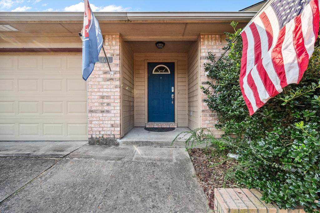 1601 Arlington Drive - Photo 1