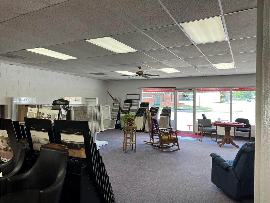 906 15th Street - Photo 1