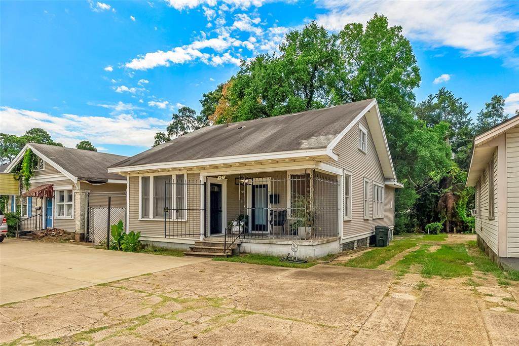 427 Kings Highway - Photo 1