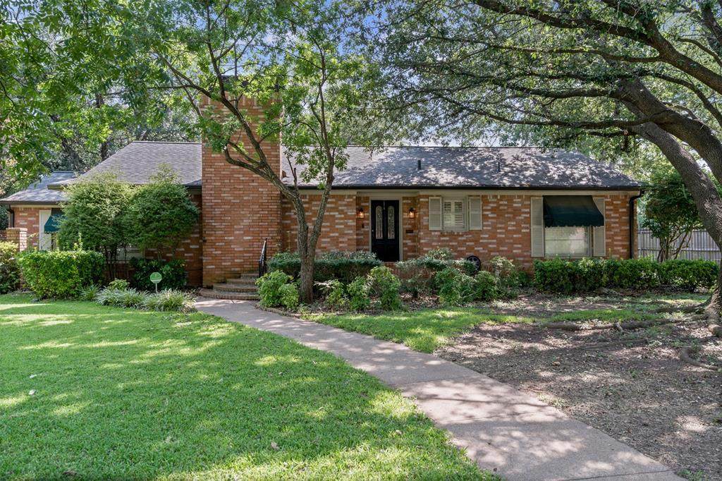 311 Sunset Drive - Photo 1