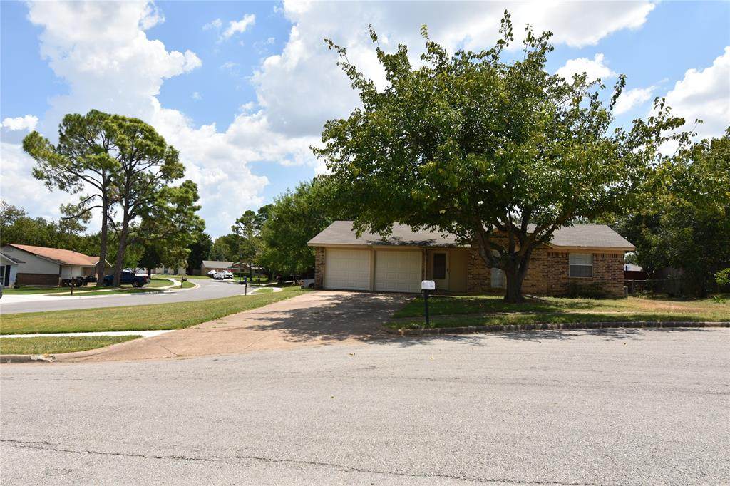 1906 Devonshire Court - Photo 1