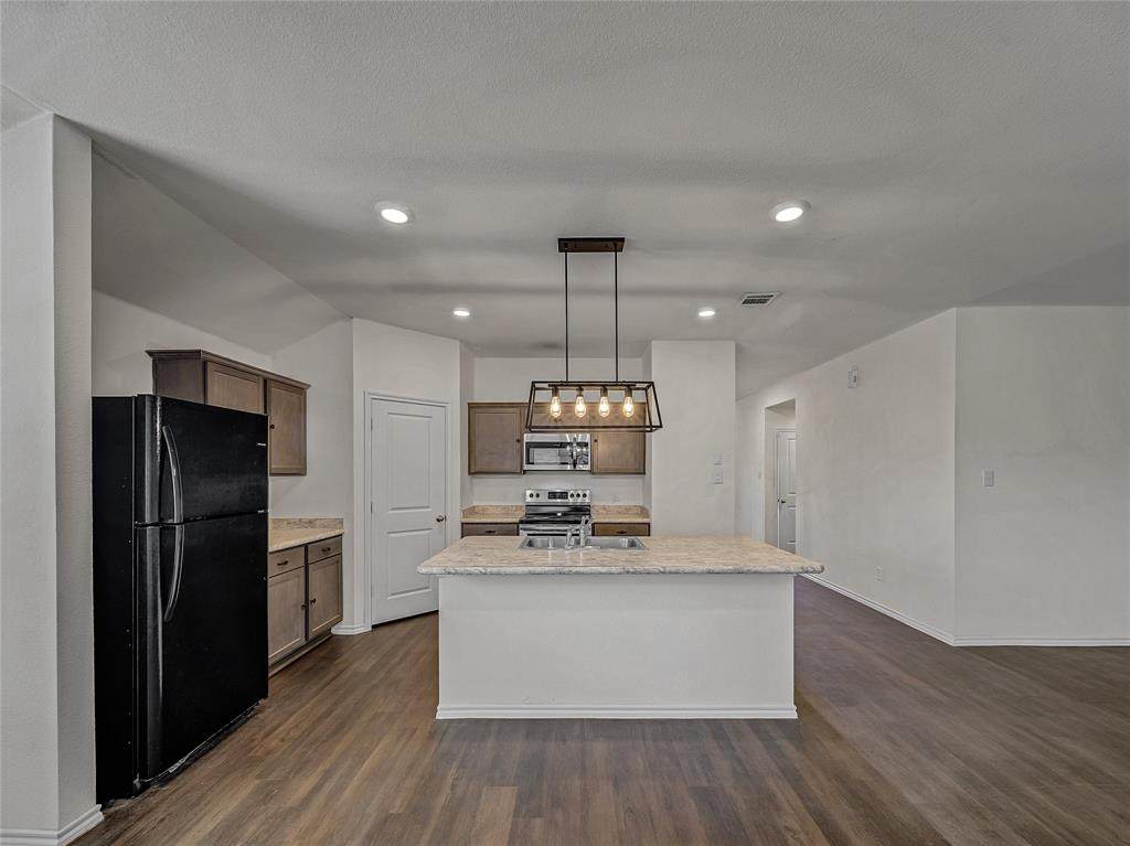 400 Wilson Way - Photo 1