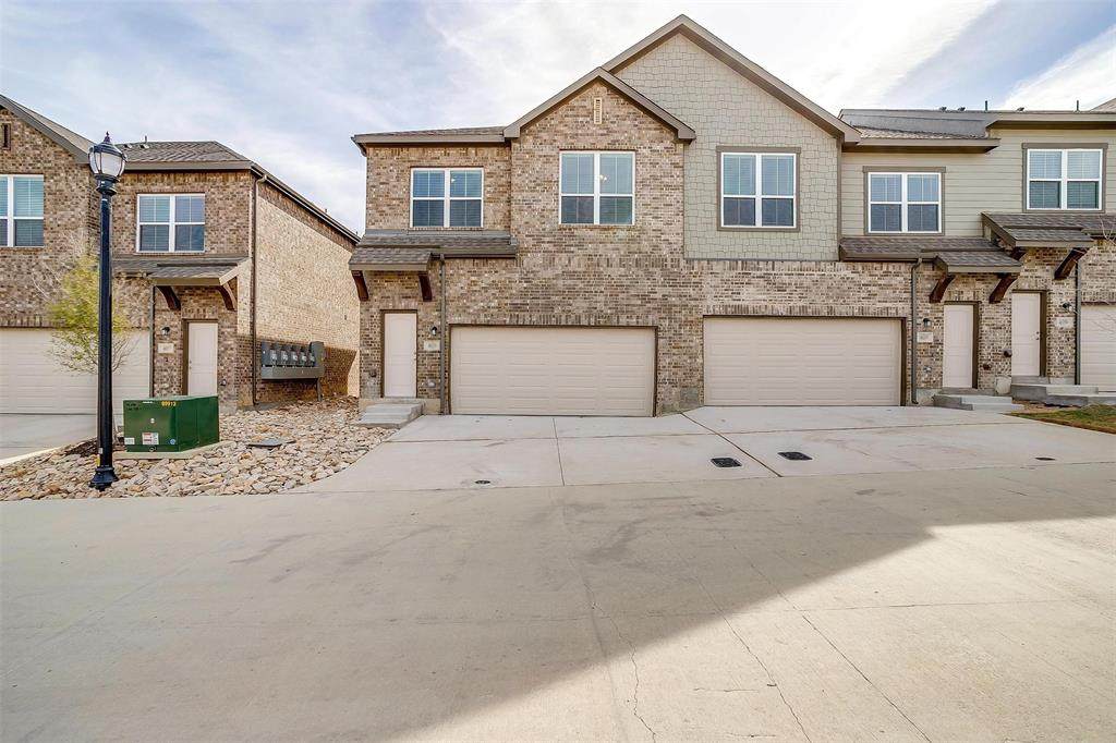 520 Lake Point Drive - Photo 1