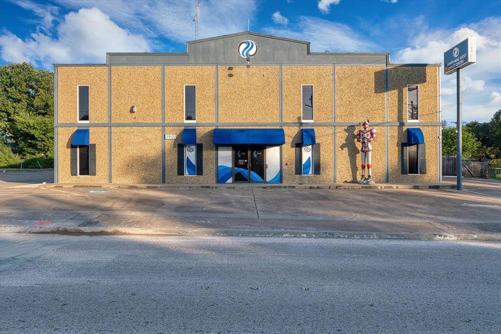 3901 Waco Drive - Photo 1