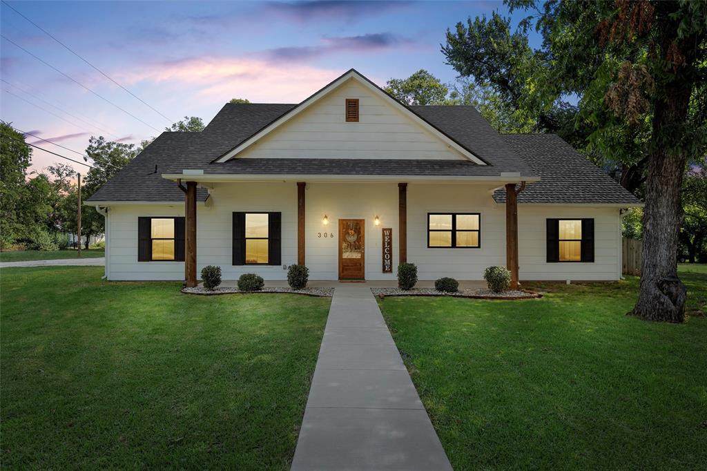 306 Eagle Drive - Photo 1