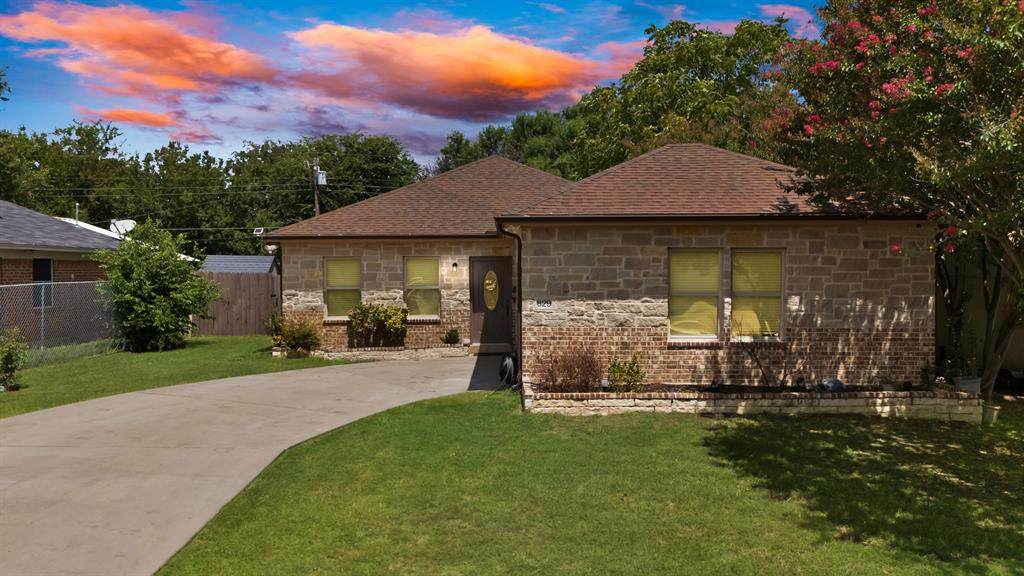 829 Lexington Drive - Photo 1