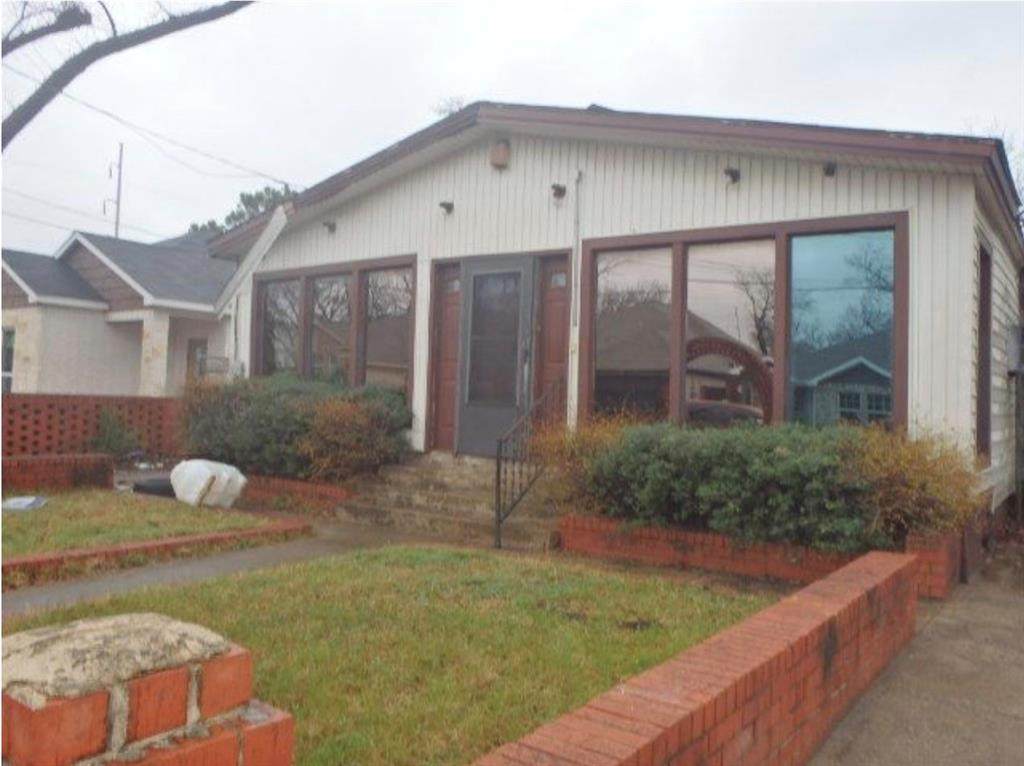 2726 Carpenter Avenue - Photo 1