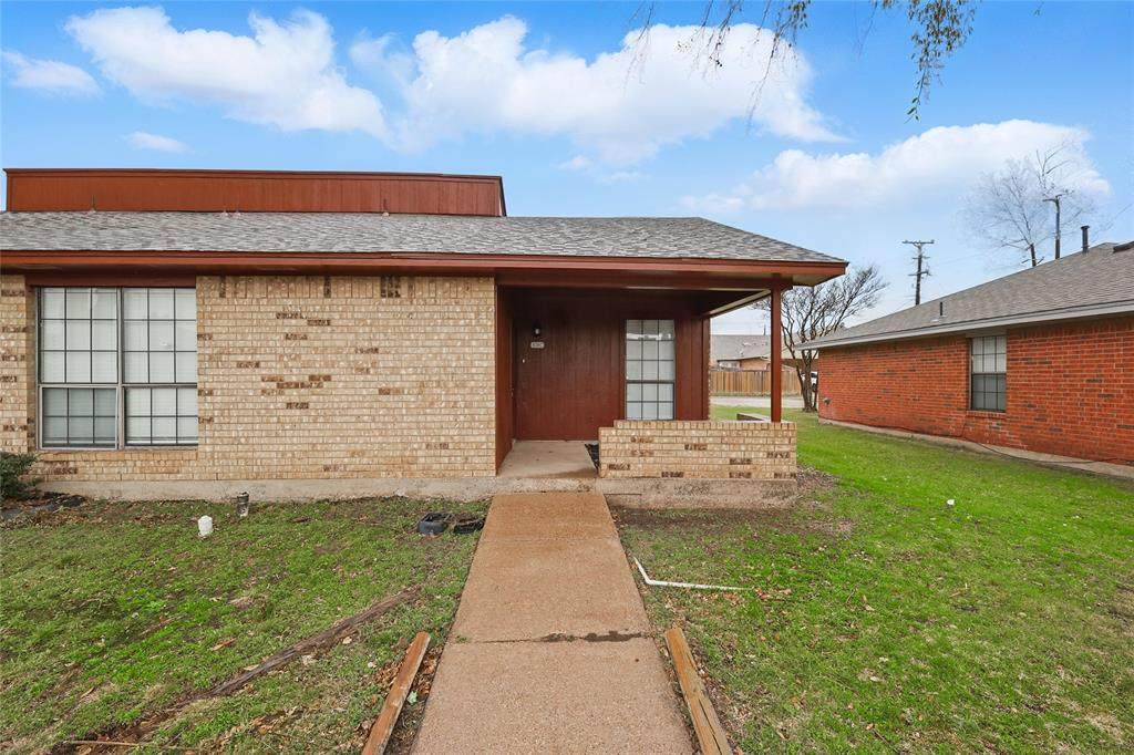 1707 Creekview Drive - Photo 1