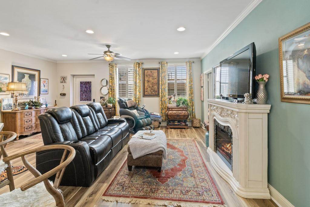 603 6TH Avenue - Photo 1