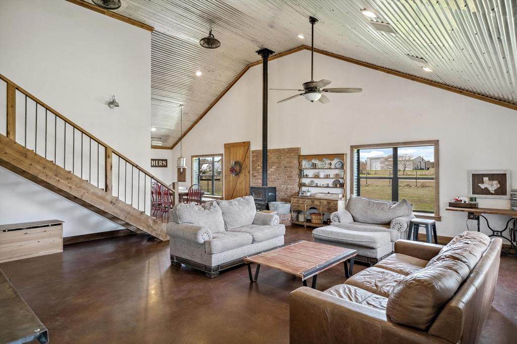 2042 Vz County Road 4123 - Photo 1