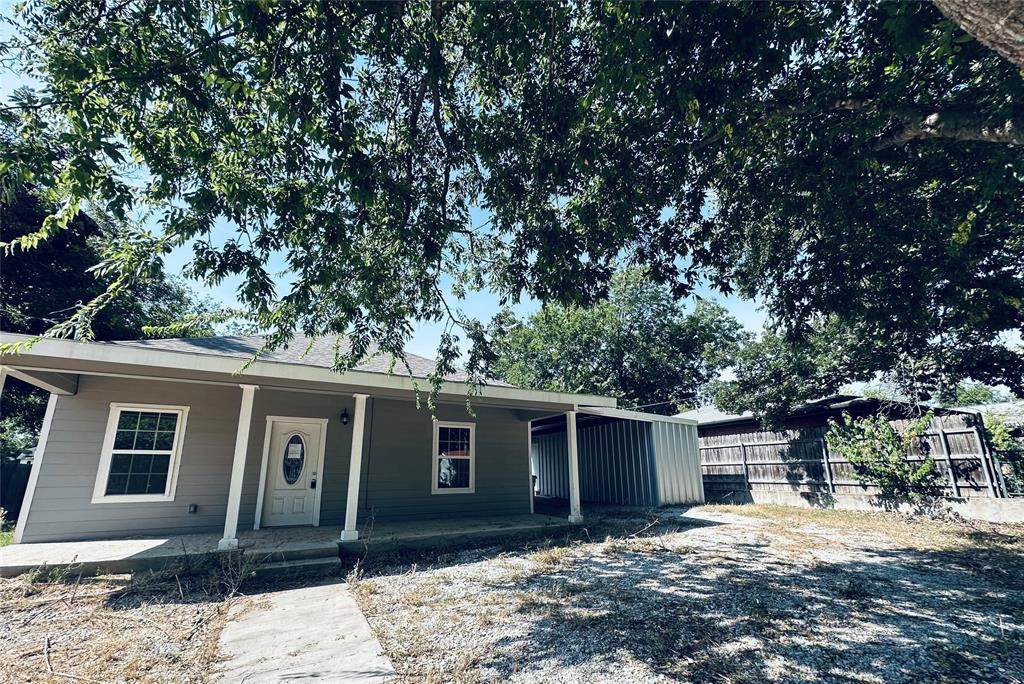 302 Armstrong - Photo 1