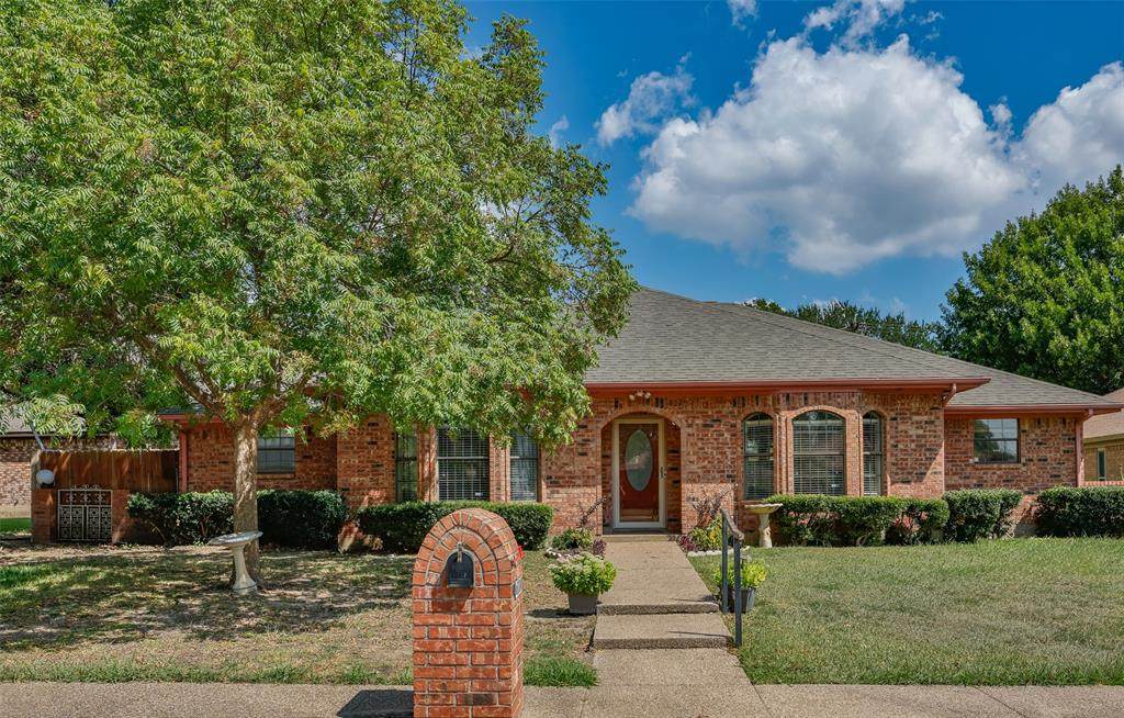 1907 Woodlawn Court - Photo 1