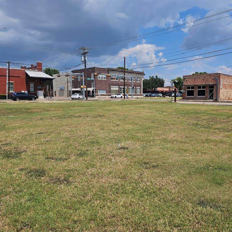 103-107 Dallas Avenue - Photo 1