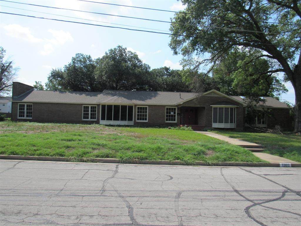 3300 Oakridge Lane - Photo 1