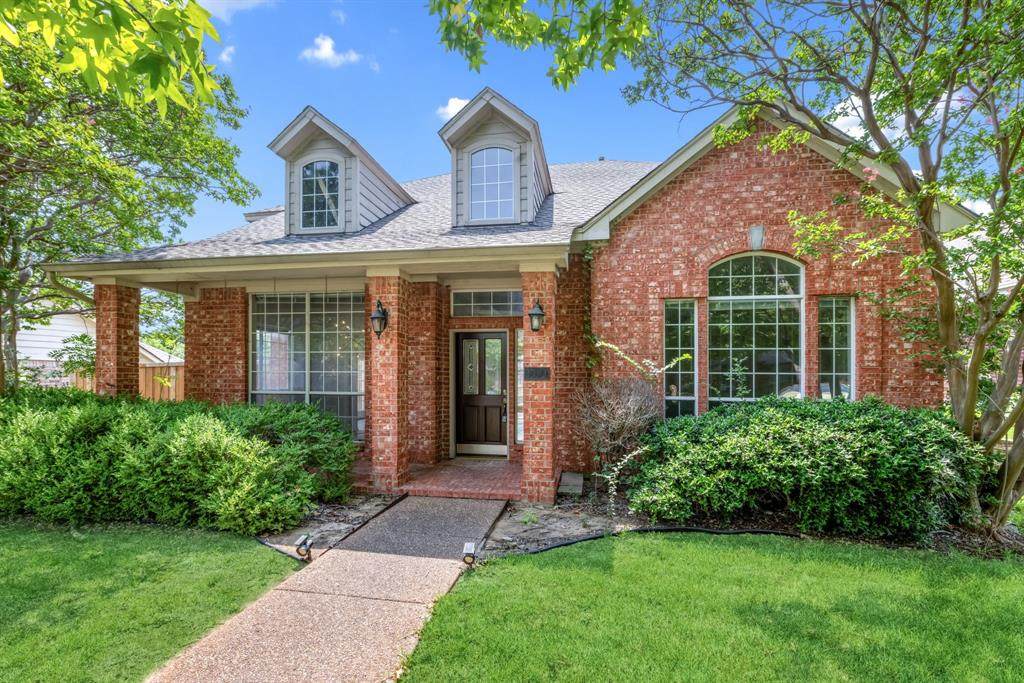 1404 Honey Locust Drive - Photo 1