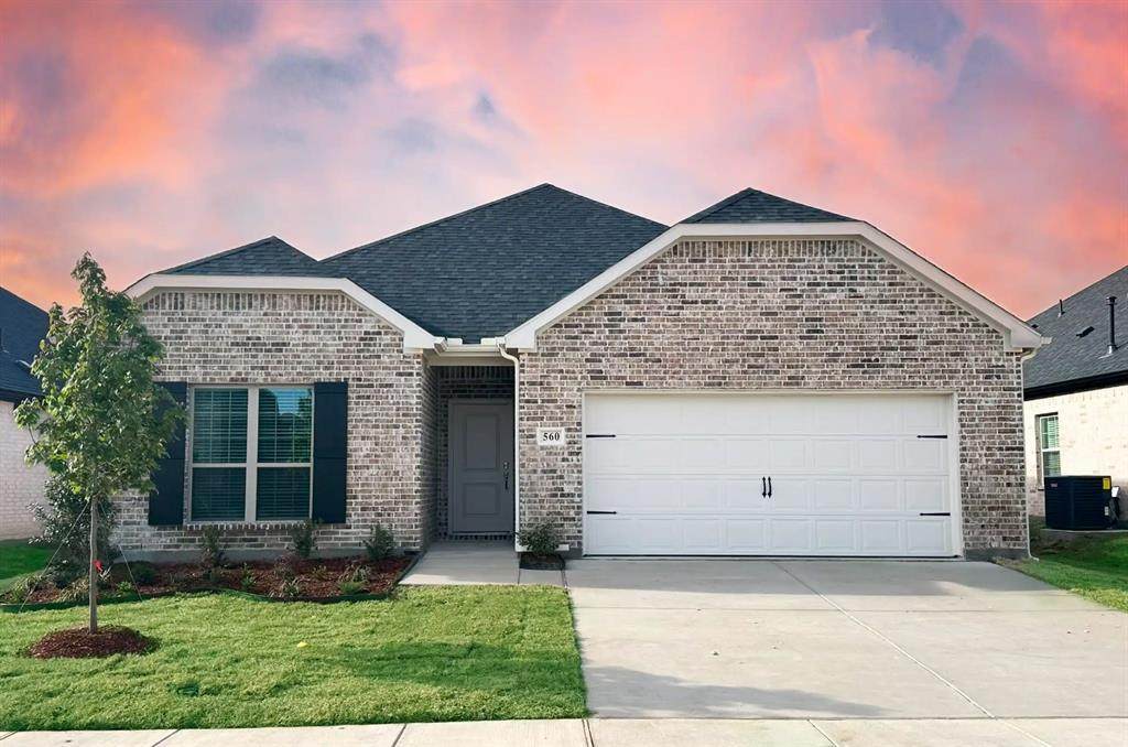 560 Oak Creek Drive - Photo 1