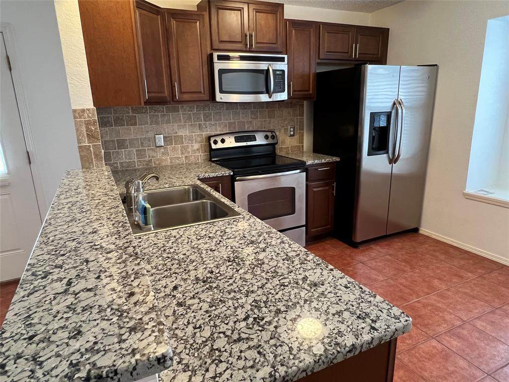 116 Kings Row - Photo 1