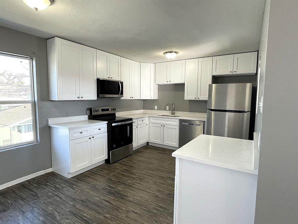 2107 Knoll Crest Drive - Photo 1