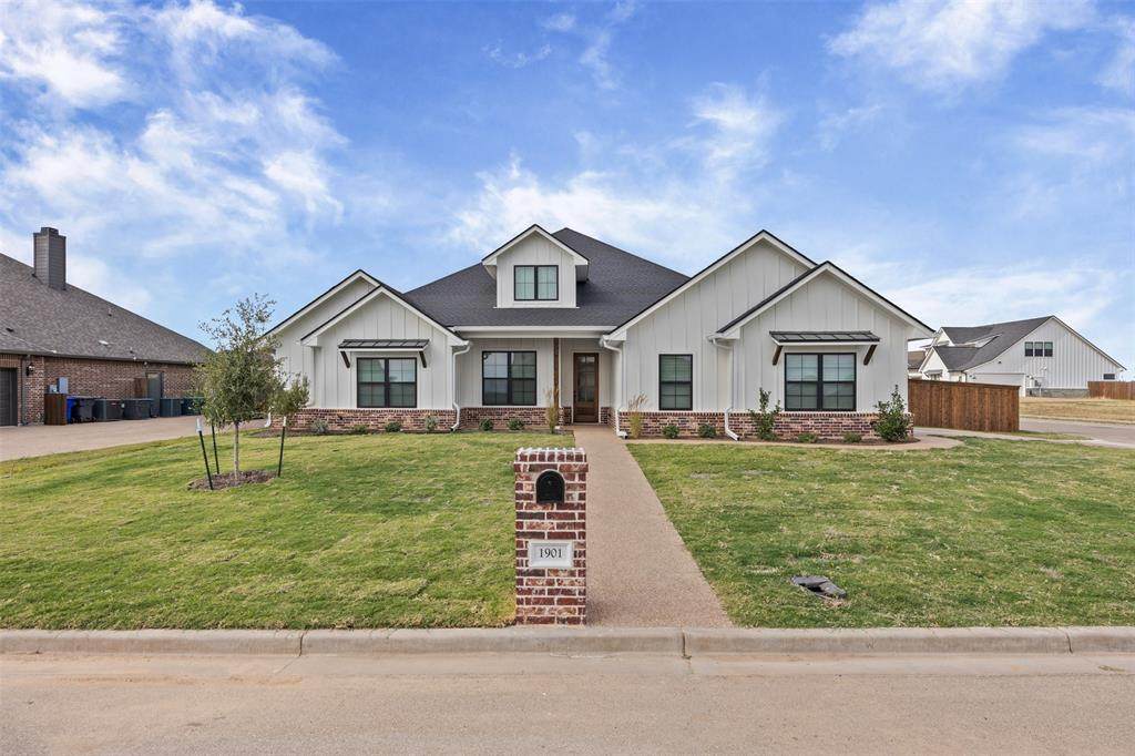 1901 Angelus Street - Photo 1