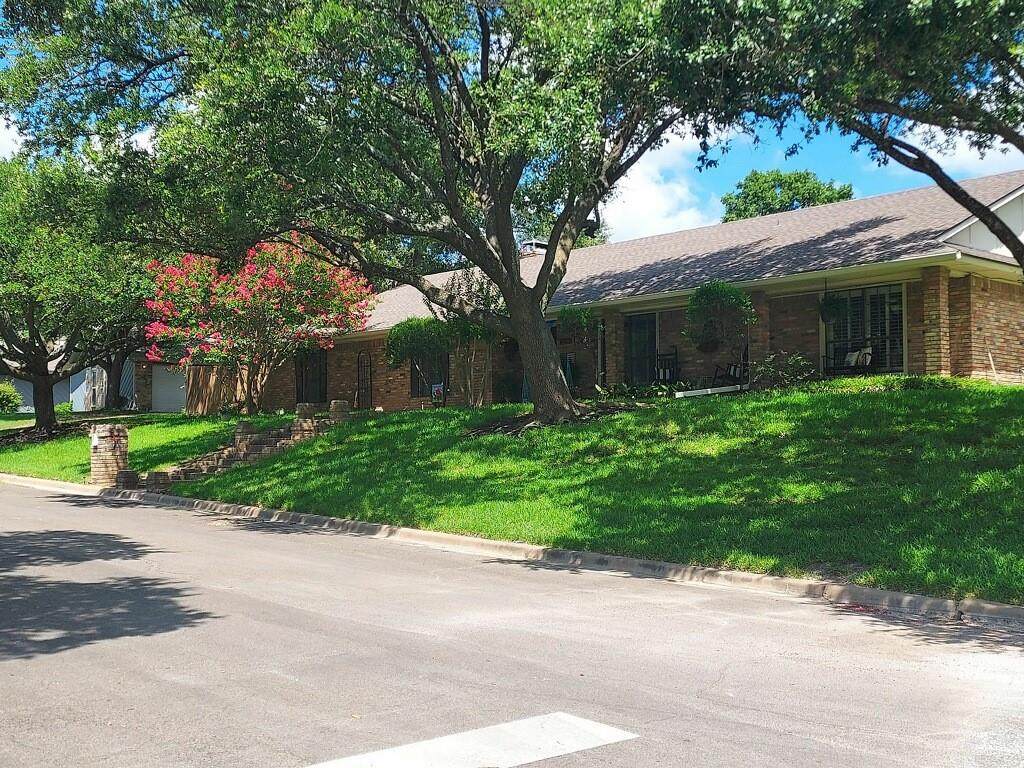 9914 Ramblewood Drive - Photo 1