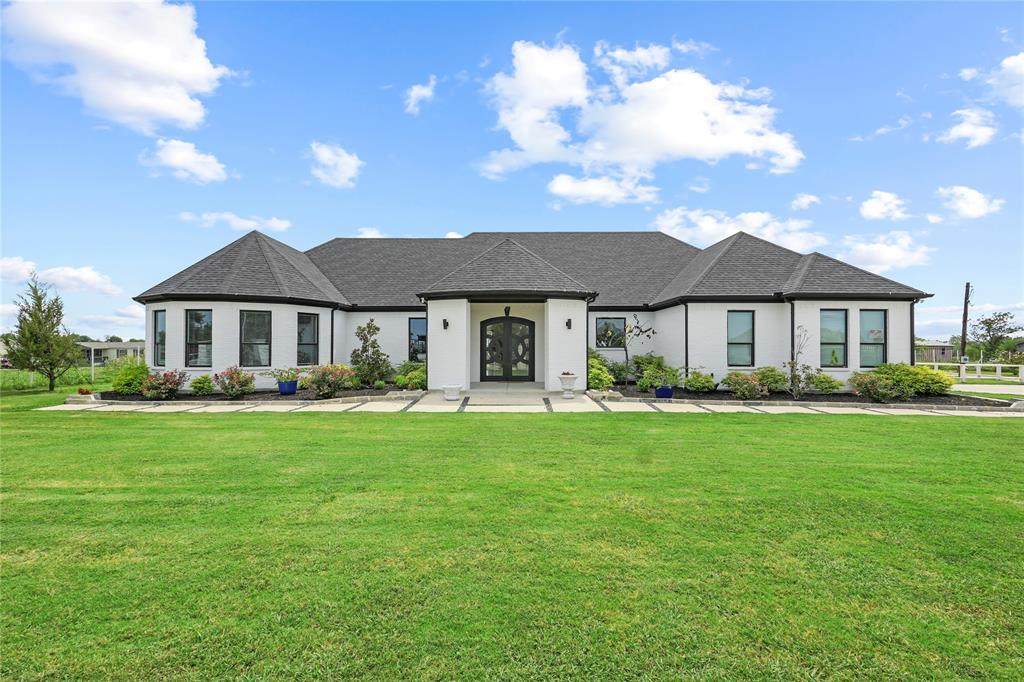 2764 County Road 2134 - Photo 1