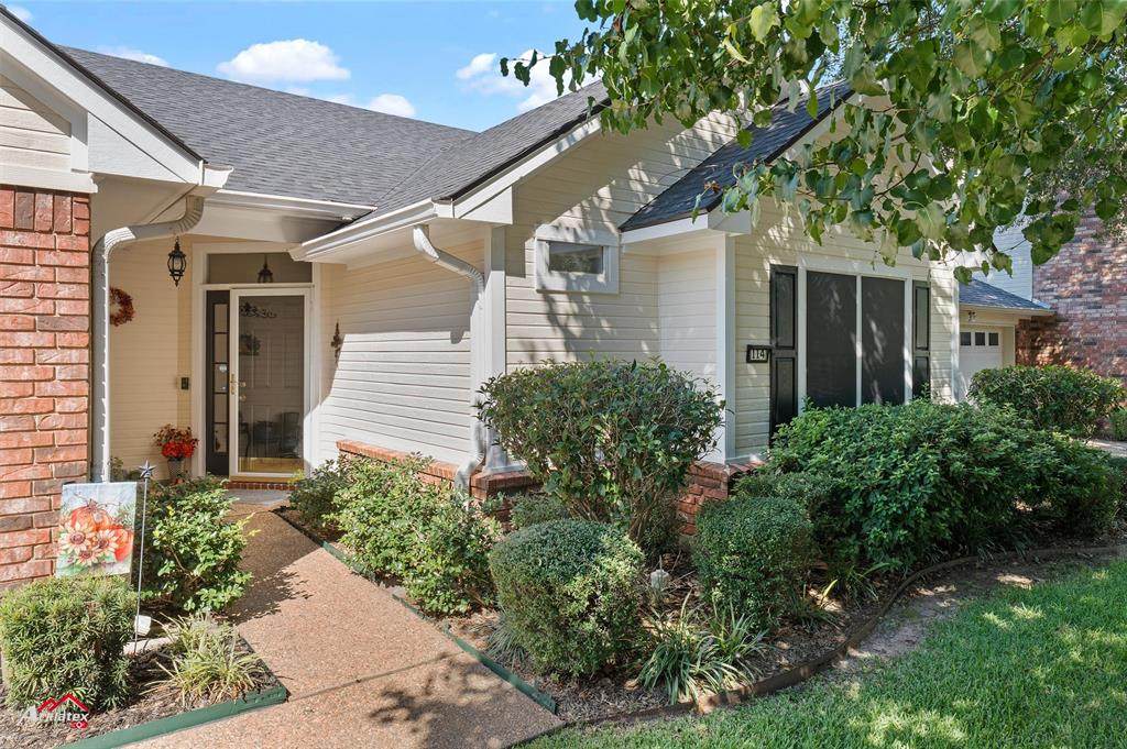 114 Kings Xing - Photo 1