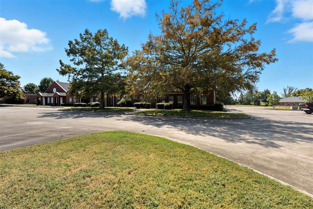 4550 Lamar Avenue - Photo 1