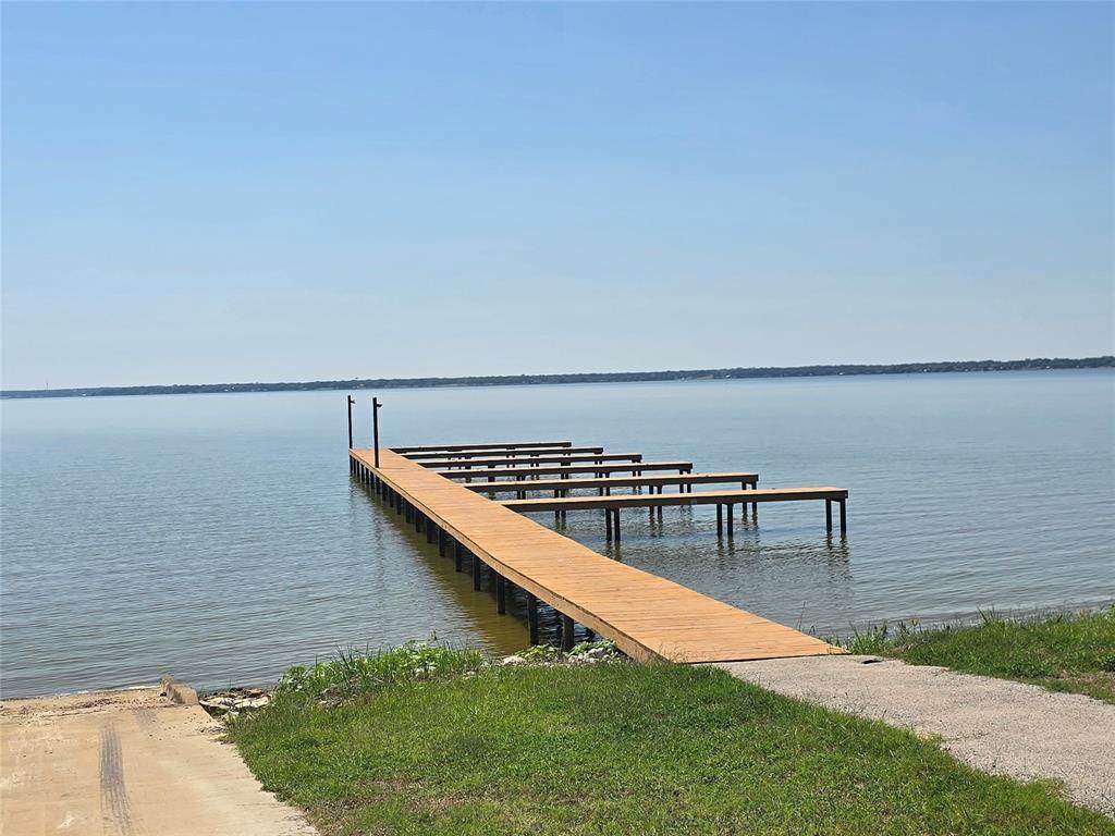 733 Clubview Drive - Photo 1