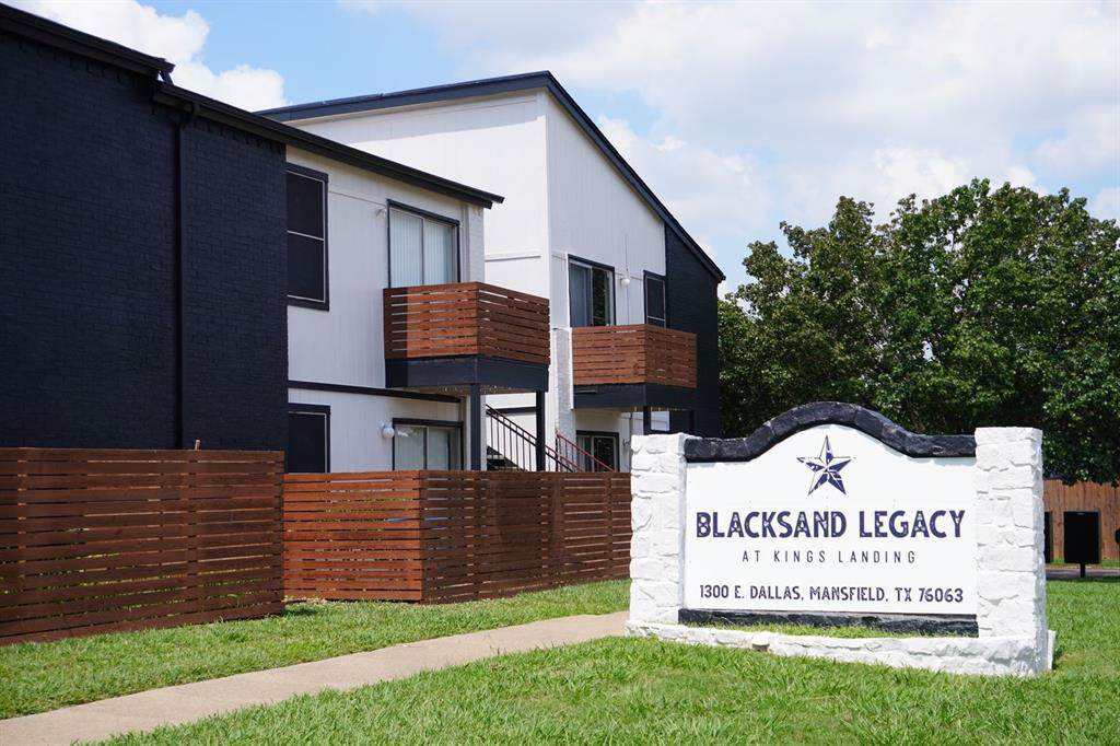 1300 Dallas Street - Photo 1