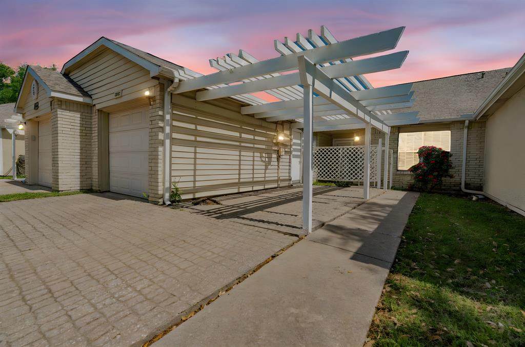 2512 Brook Hollow Court - Photo 1