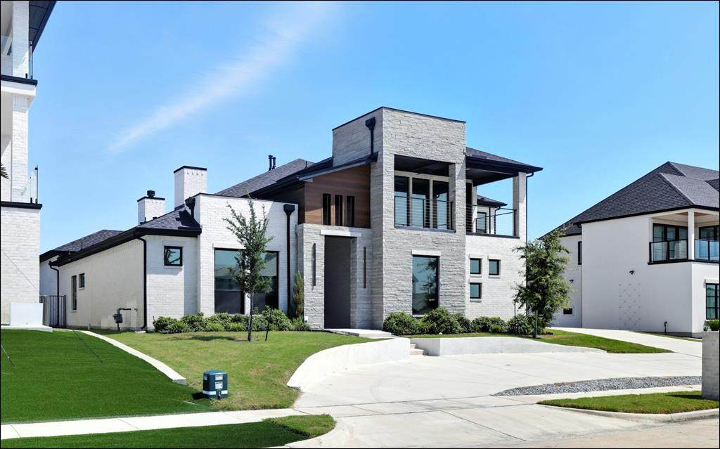 2027 Noe Boulevard - Photo 1