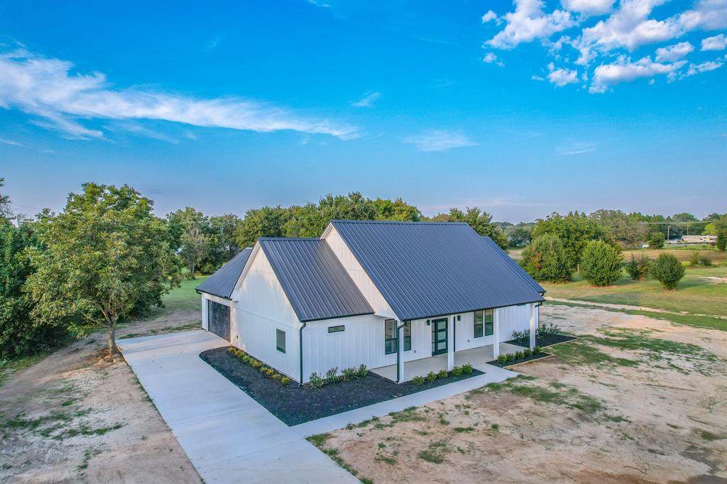 212 Country Lane - Photo 1