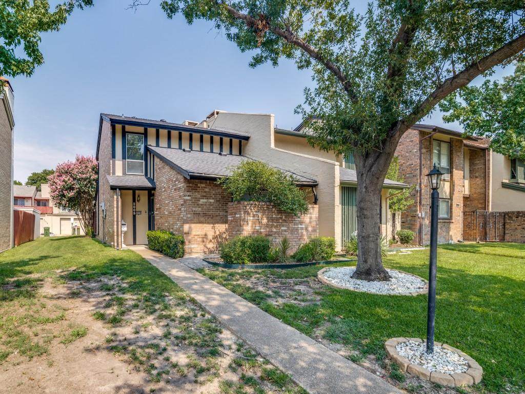 2009 Town Court - Photo 1