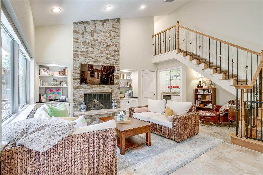 5425 Collinwood Avenue - Photo 1