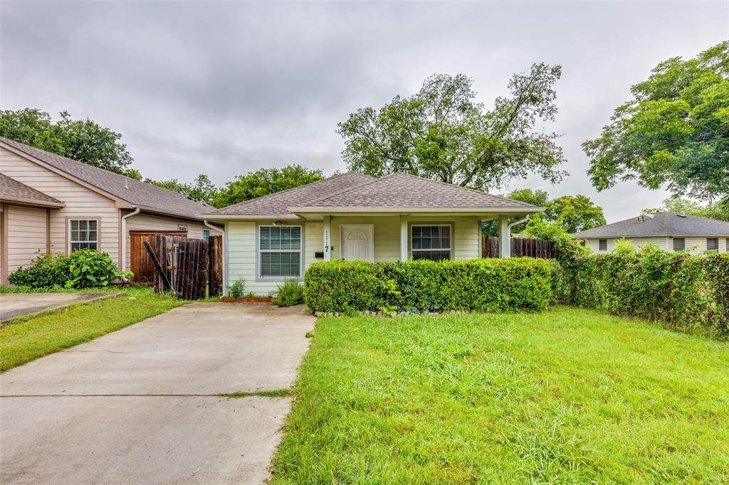 1117 G Avenue - Photo 1