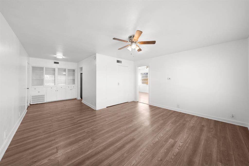 523 Travis Street - Photo 1