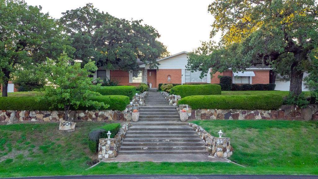 1604 Haven Drive - Photo 1