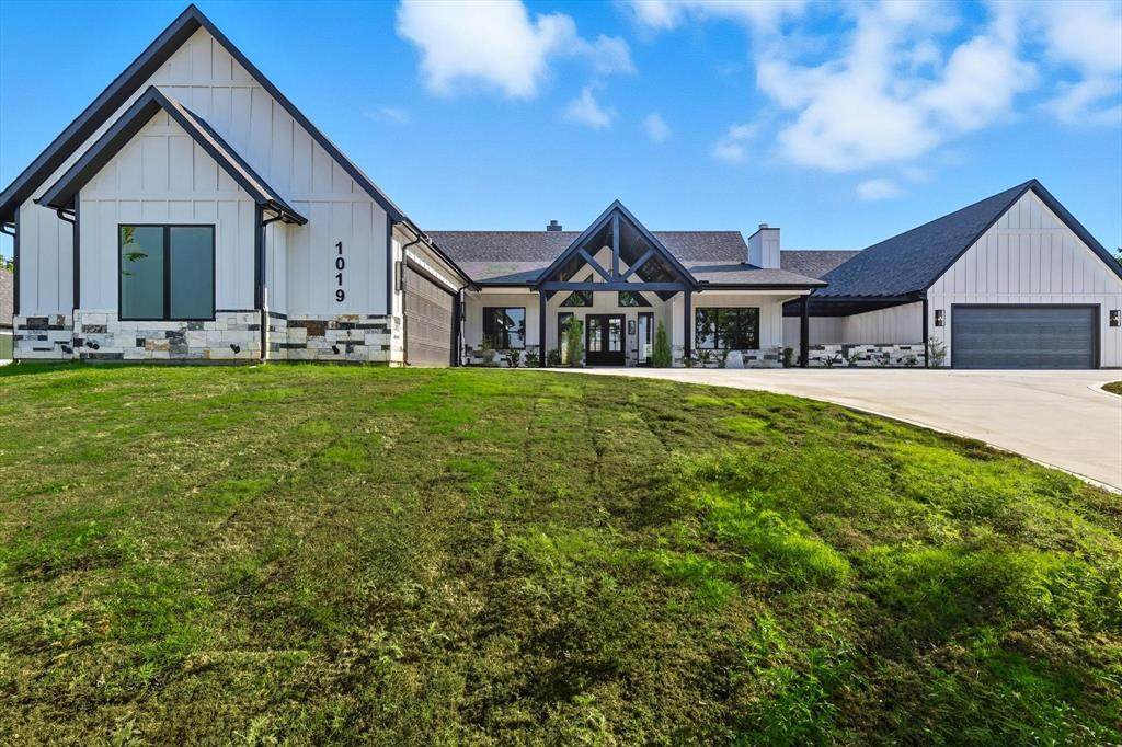 1019 Glenoaks Drive - Photo 1