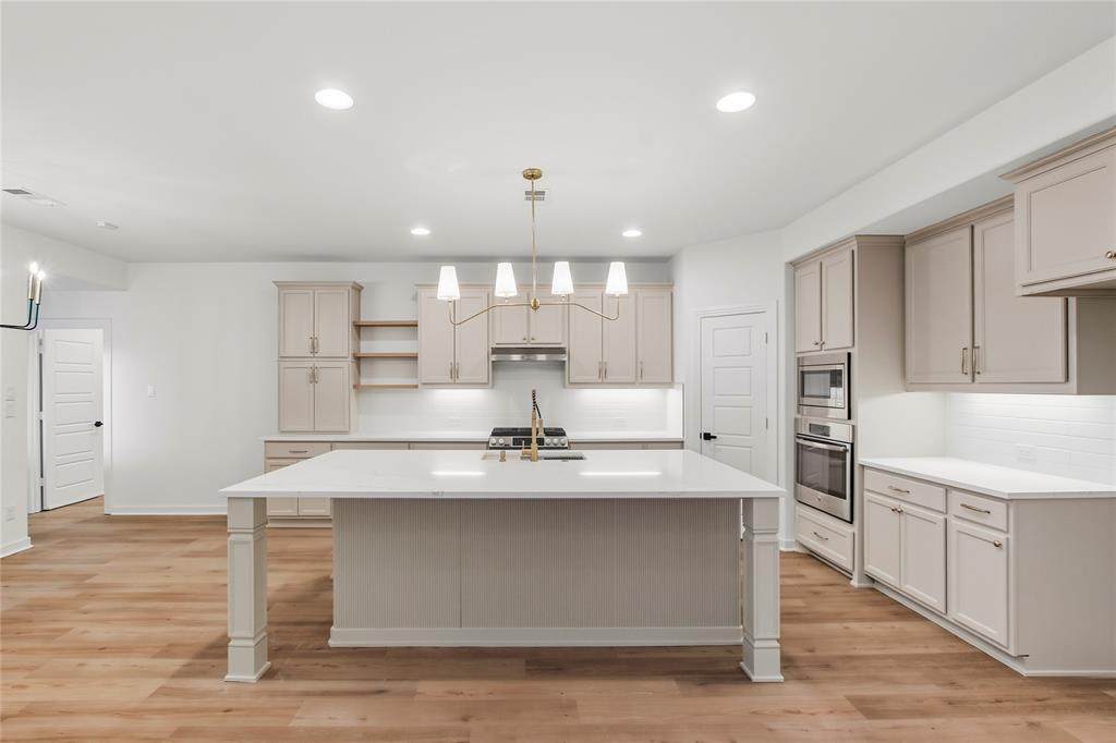 809 Overton Avenue - Photo 1