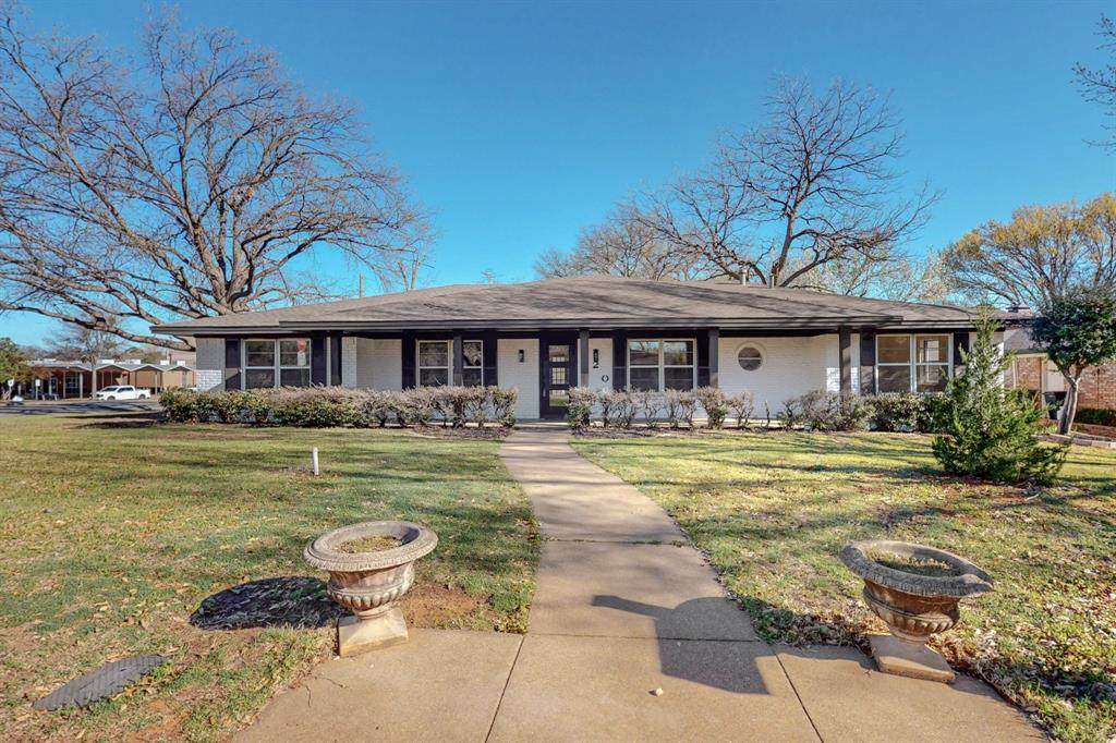 820 Bedford Court - Photo 1