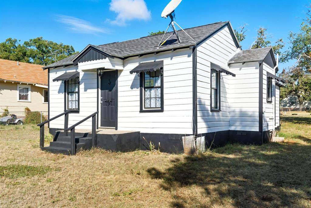 707 23rd Street - Photo 1