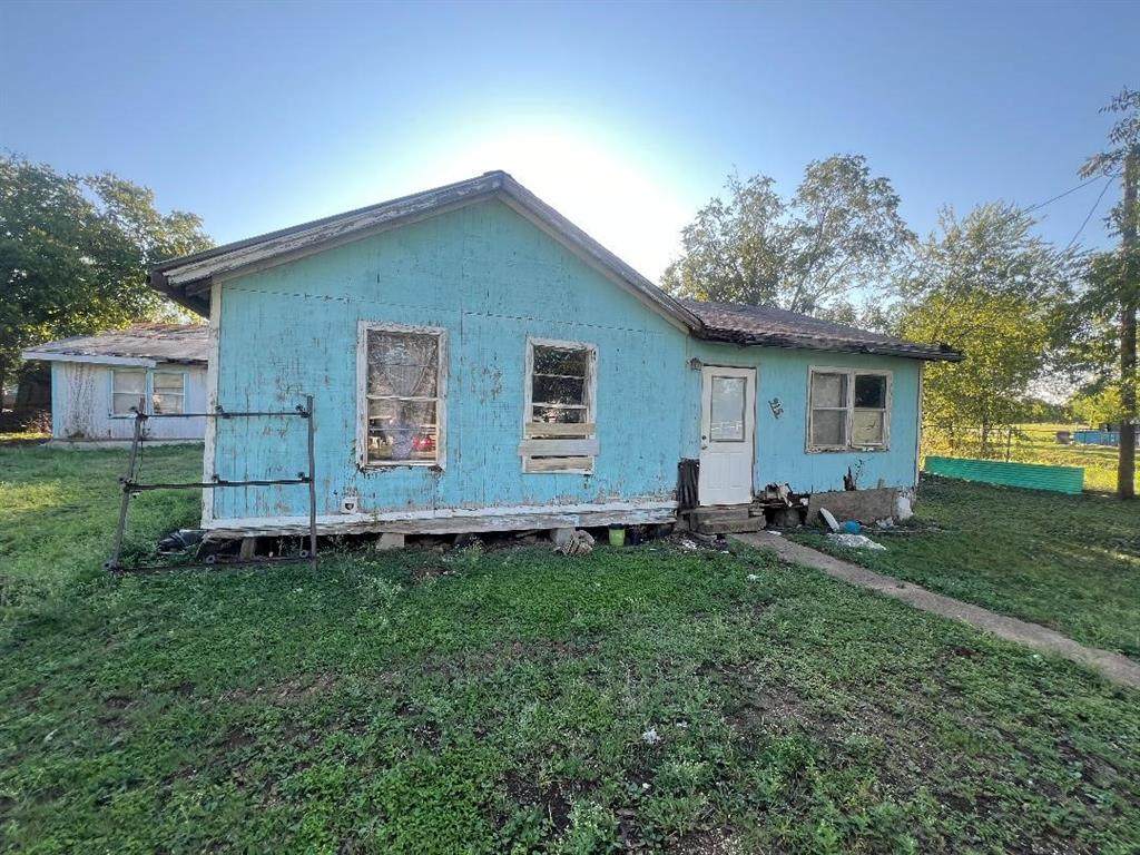 915 6th Avenue - Photo 1