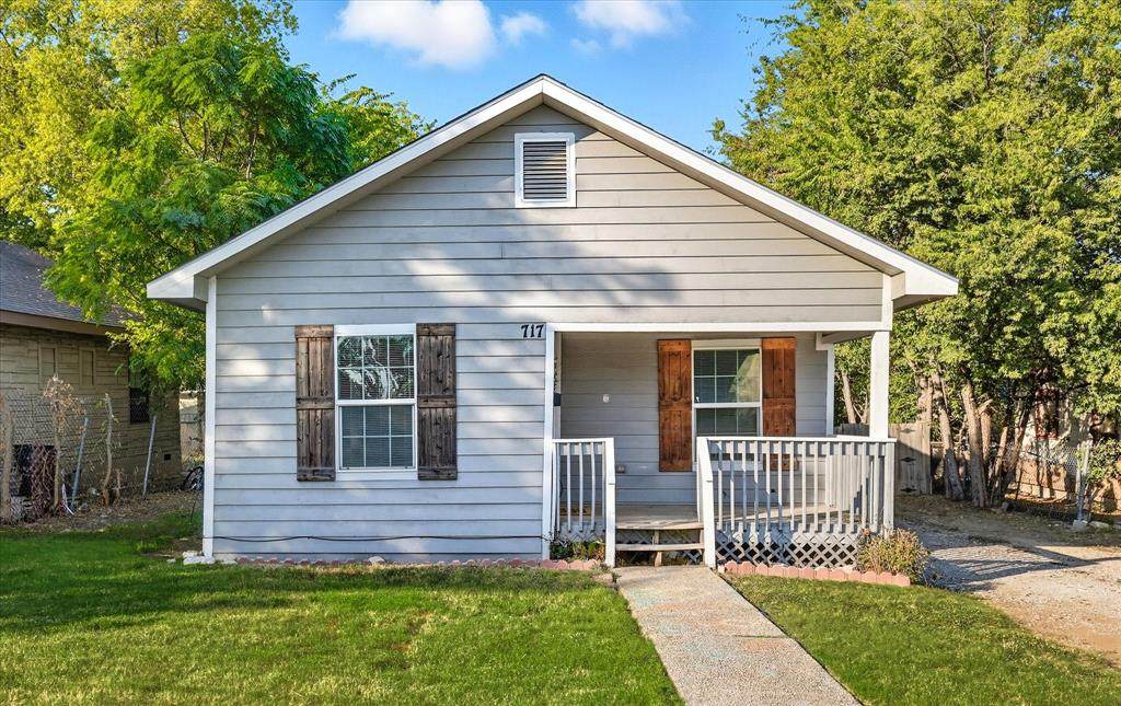 717 Davis Avenue - Photo 1