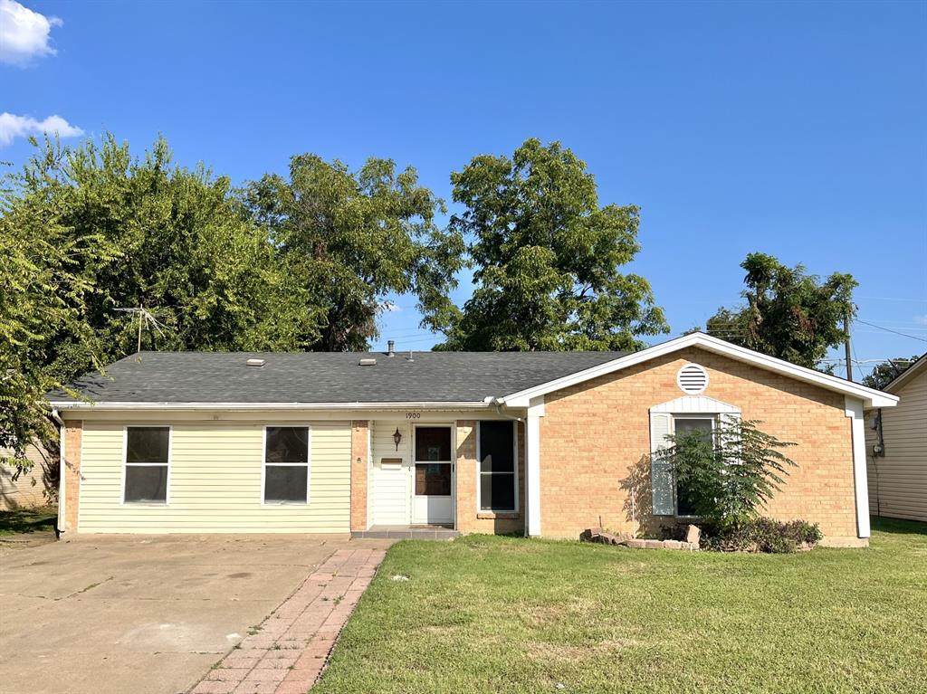 1900 Robinson Street - Photo 1